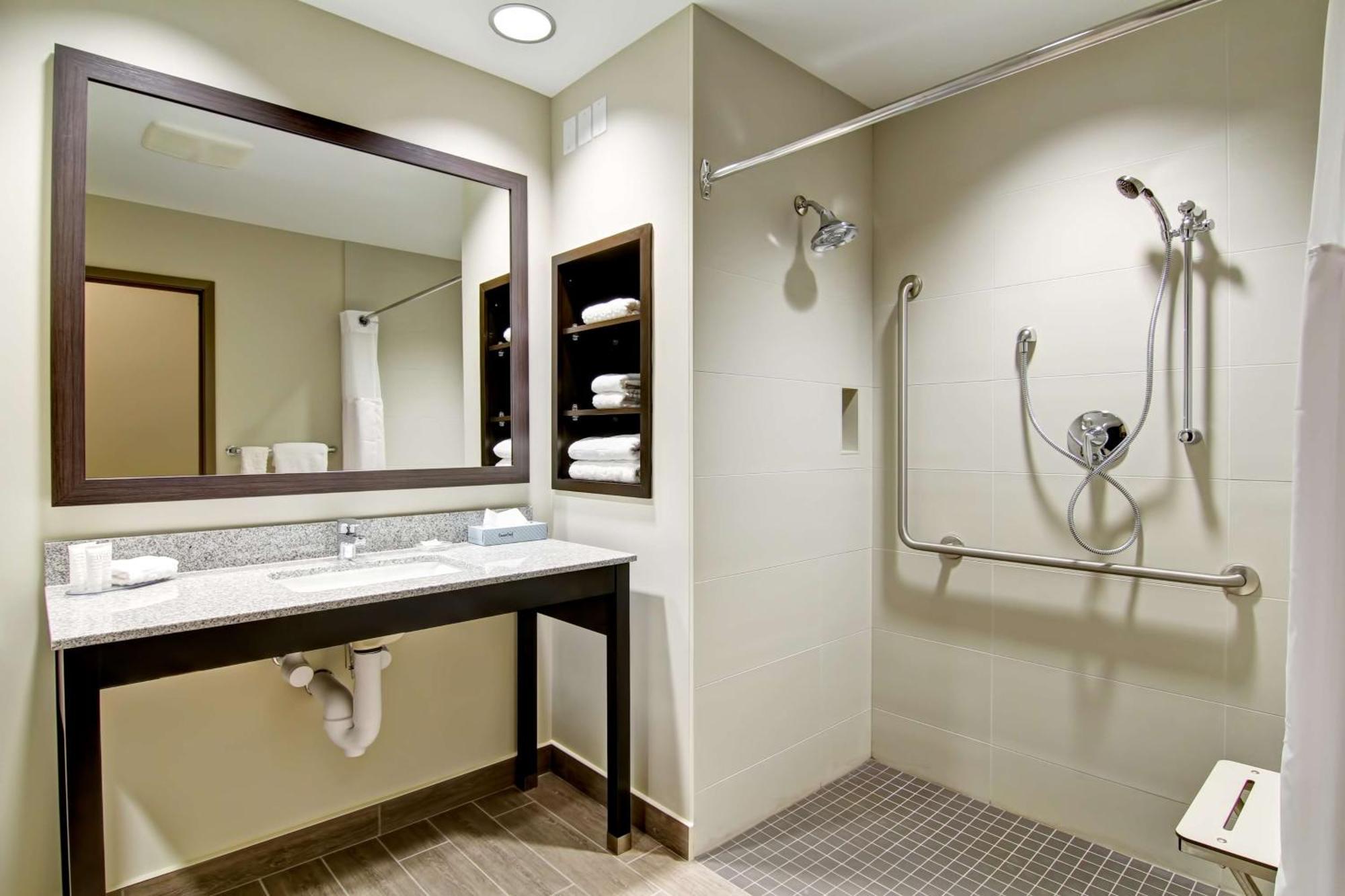 Best Western London Airport Inn & Suites Exterior photo
